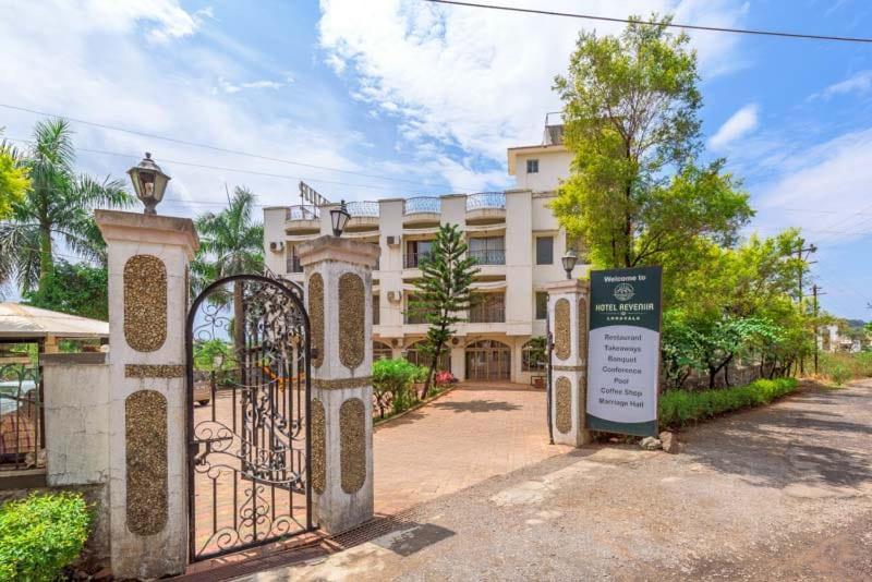 Treebo Reveniir With Pool Hotel Lonavala