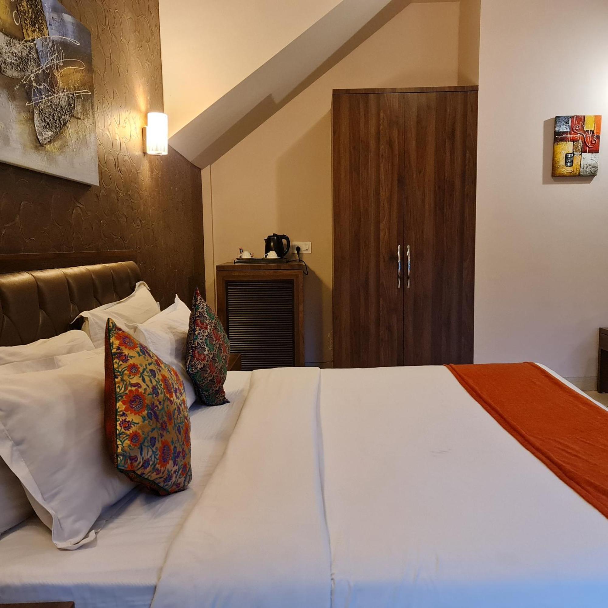 Misty Meadows, 3* Lonavala