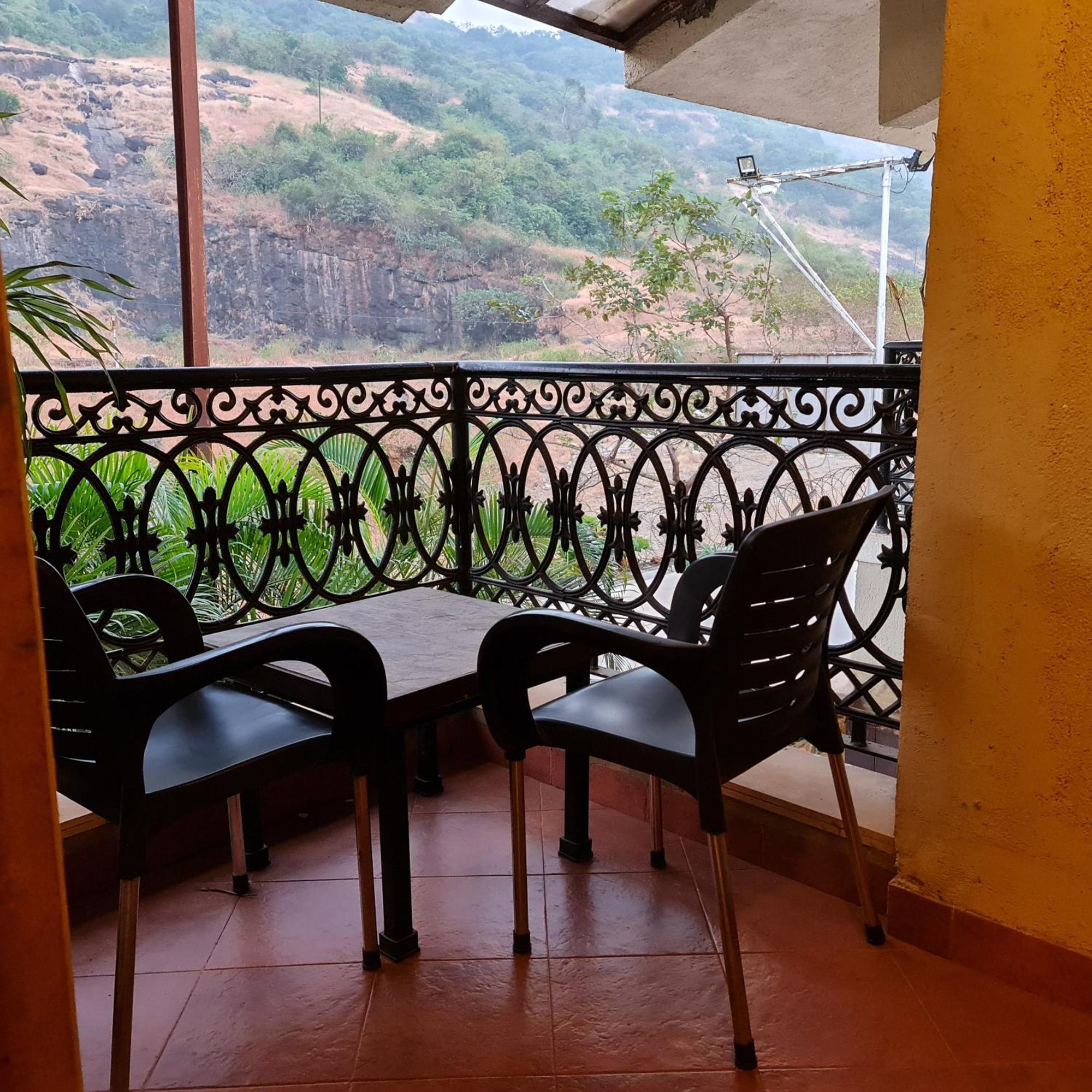 Misty Meadows, Resort