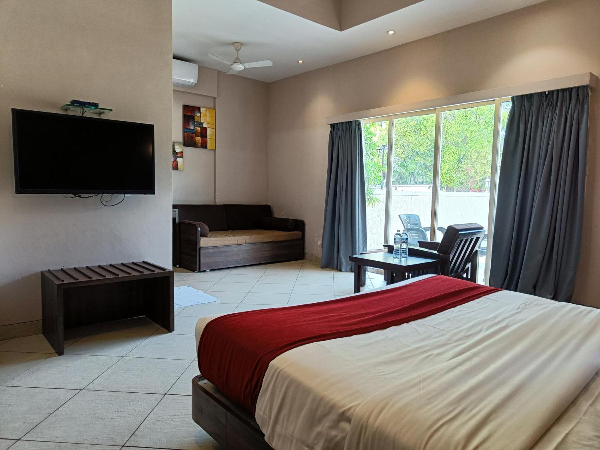 Resort Misty Meadows, Lonavala