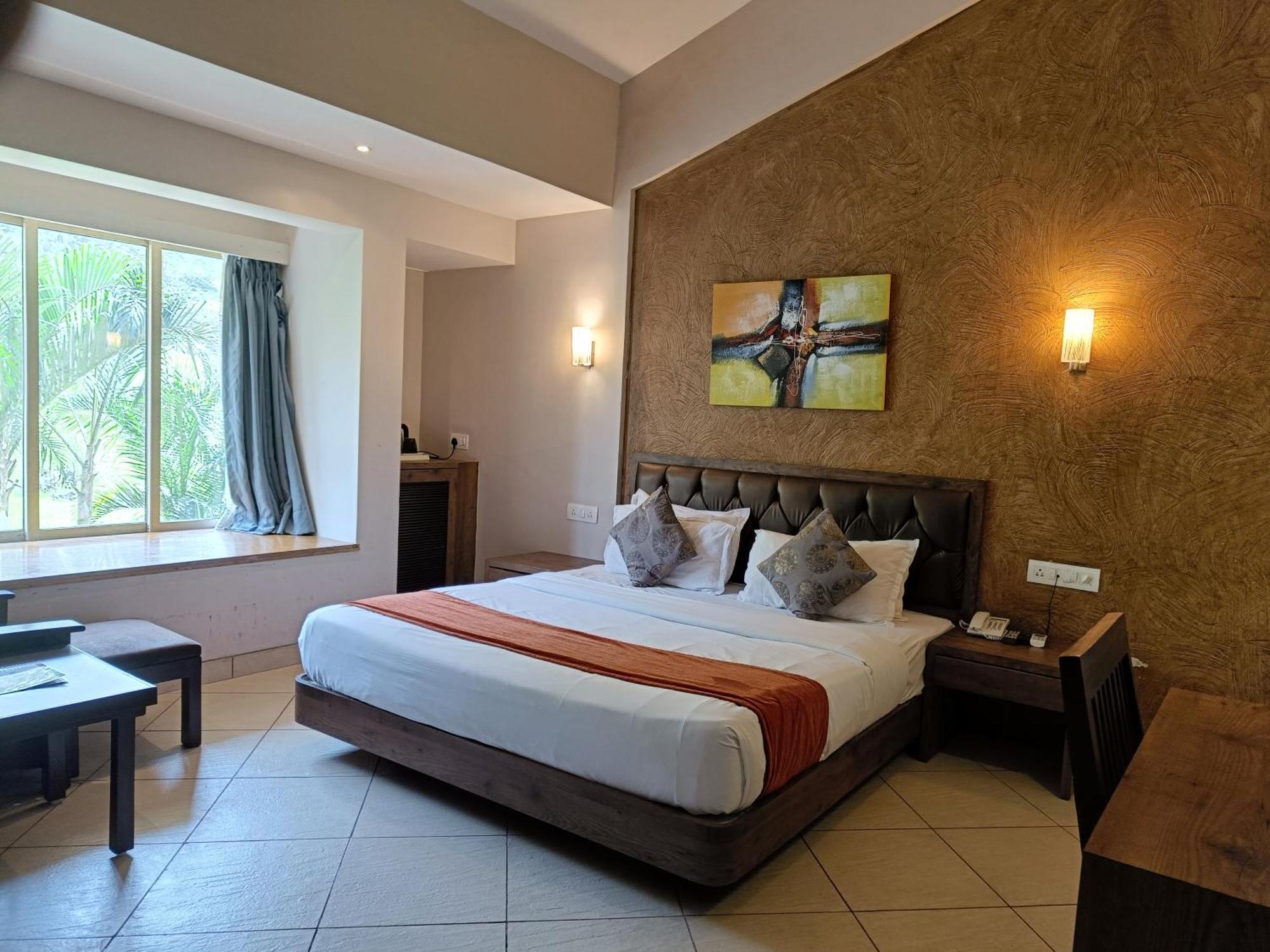 Misty Meadows, Resort Lonavala