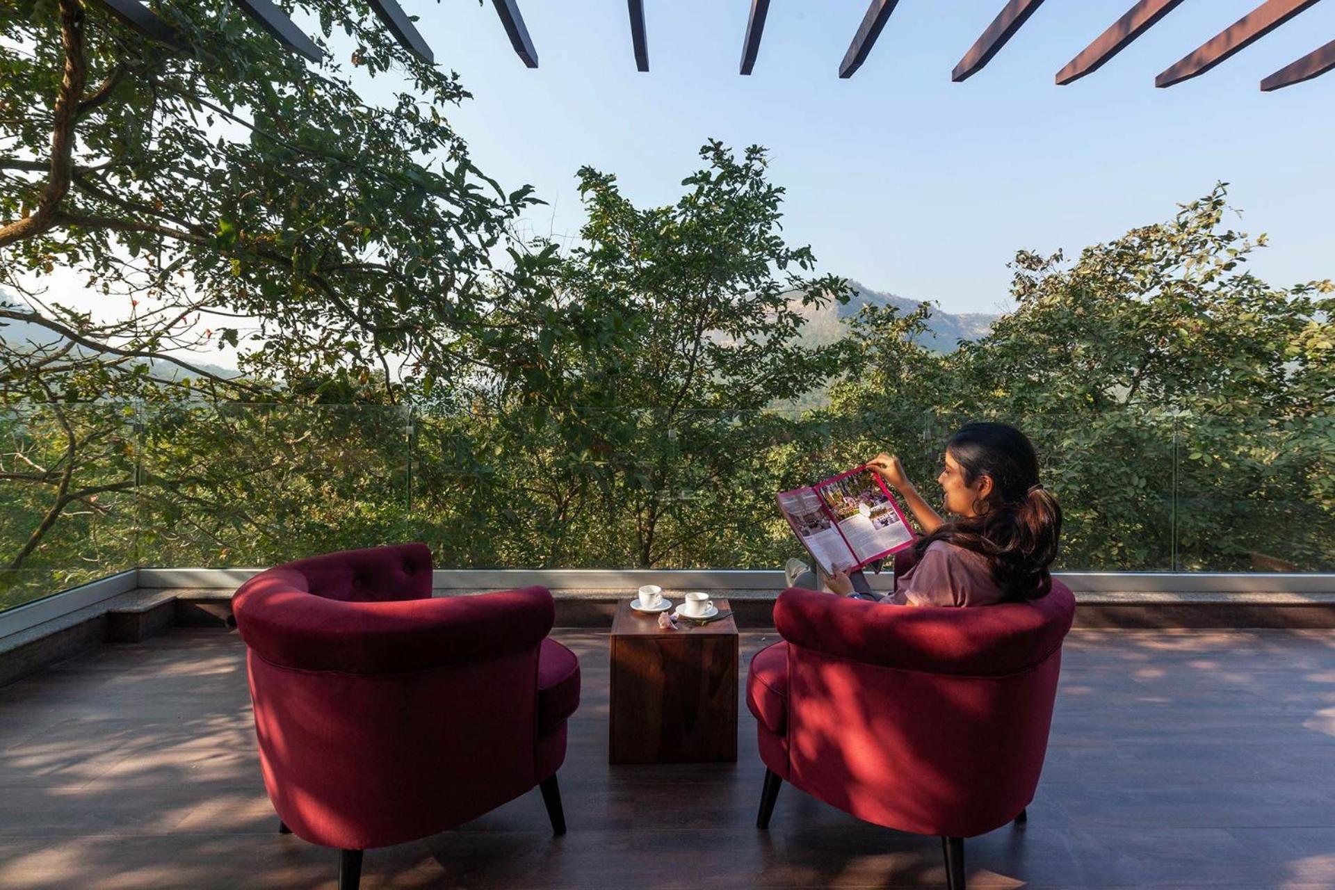 Inara By Stayvista - Amidst Lush Greenery With Outdoor Swimming Pool & Indoor Games Lonavala
