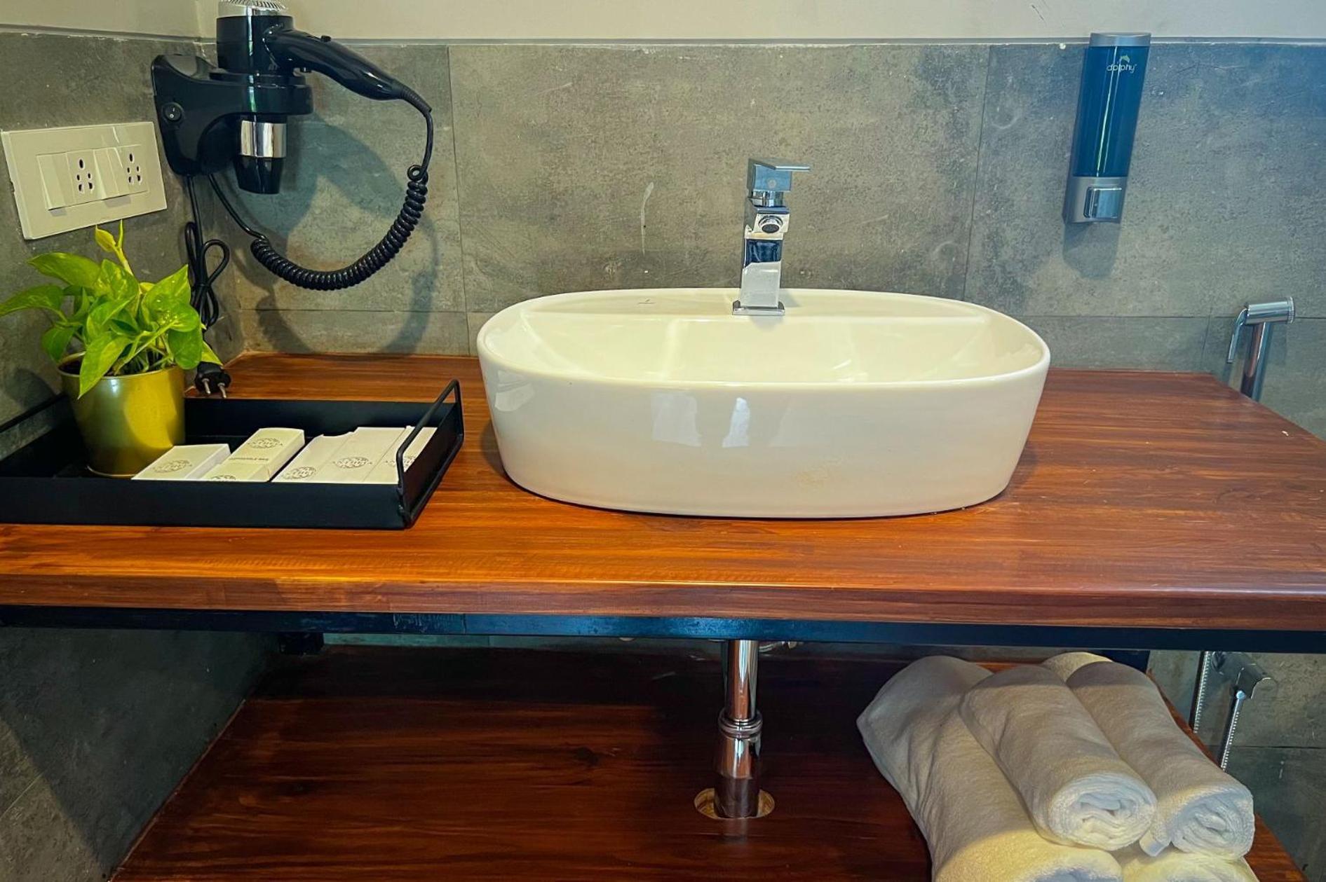 Resort Antheia Resorts, Pawna