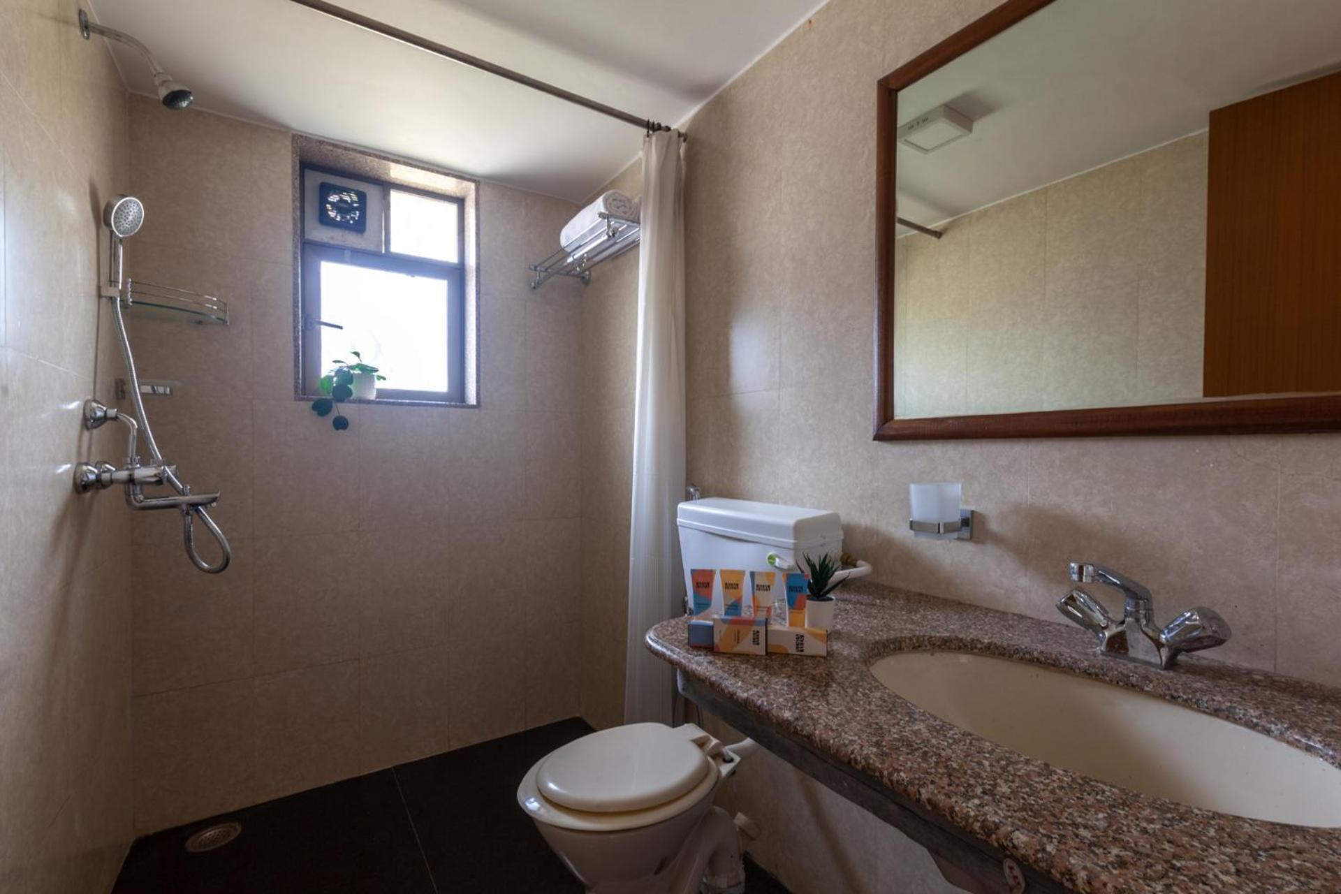 Stayvista's Emerald Acres: Luxury Retreat With Heated Pool & Scenic Views