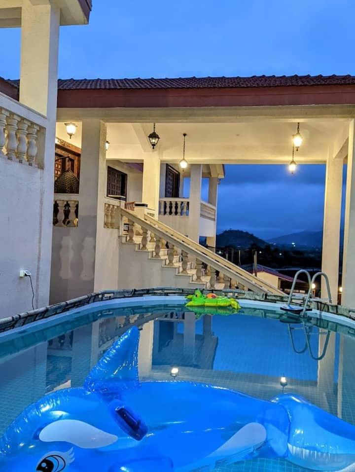 Colonial Pet Friendly 3 Bhk With Outstanding Views Villa *