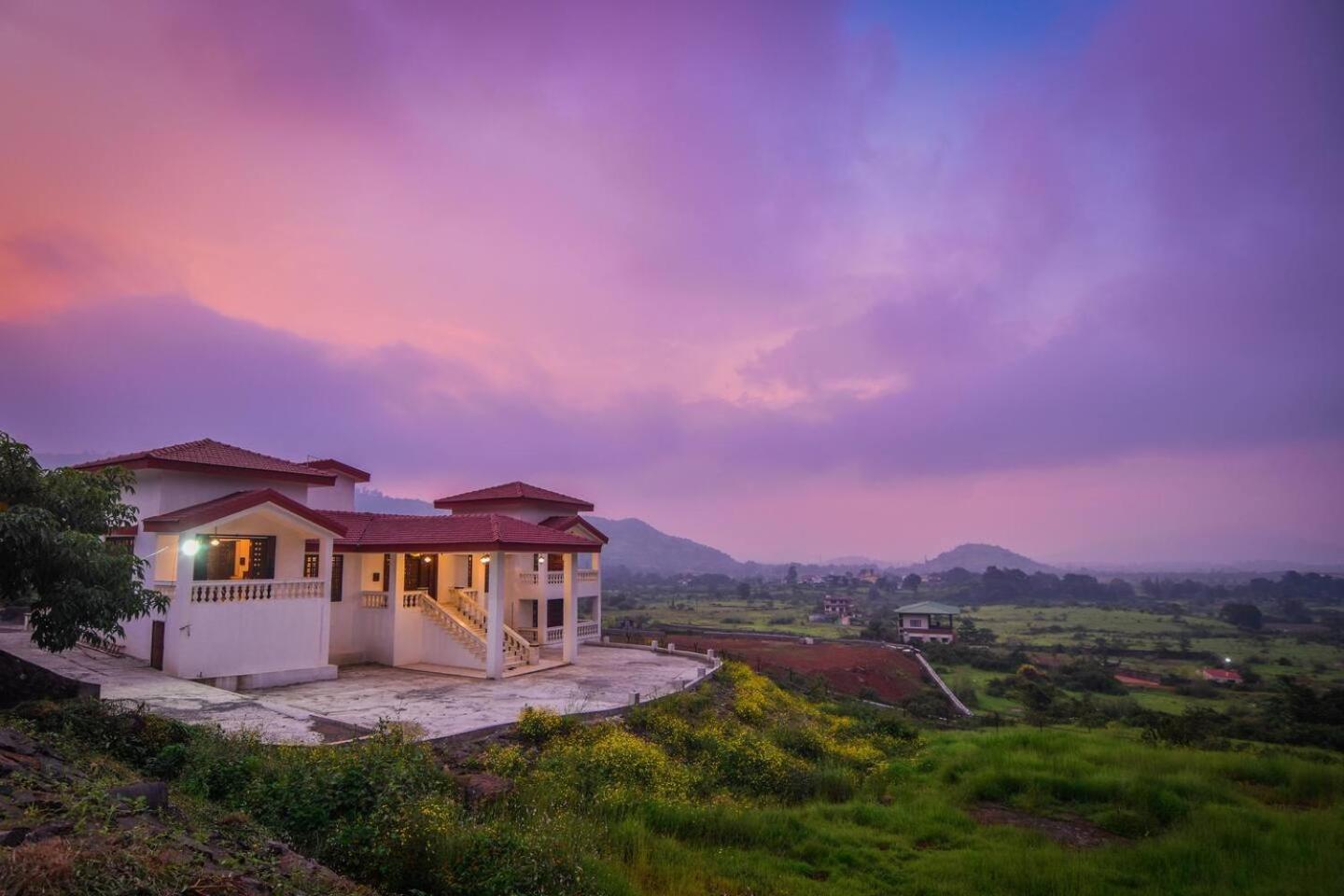 Colonial Pet Friendly 3 Bhk With Outstanding Views Villa *