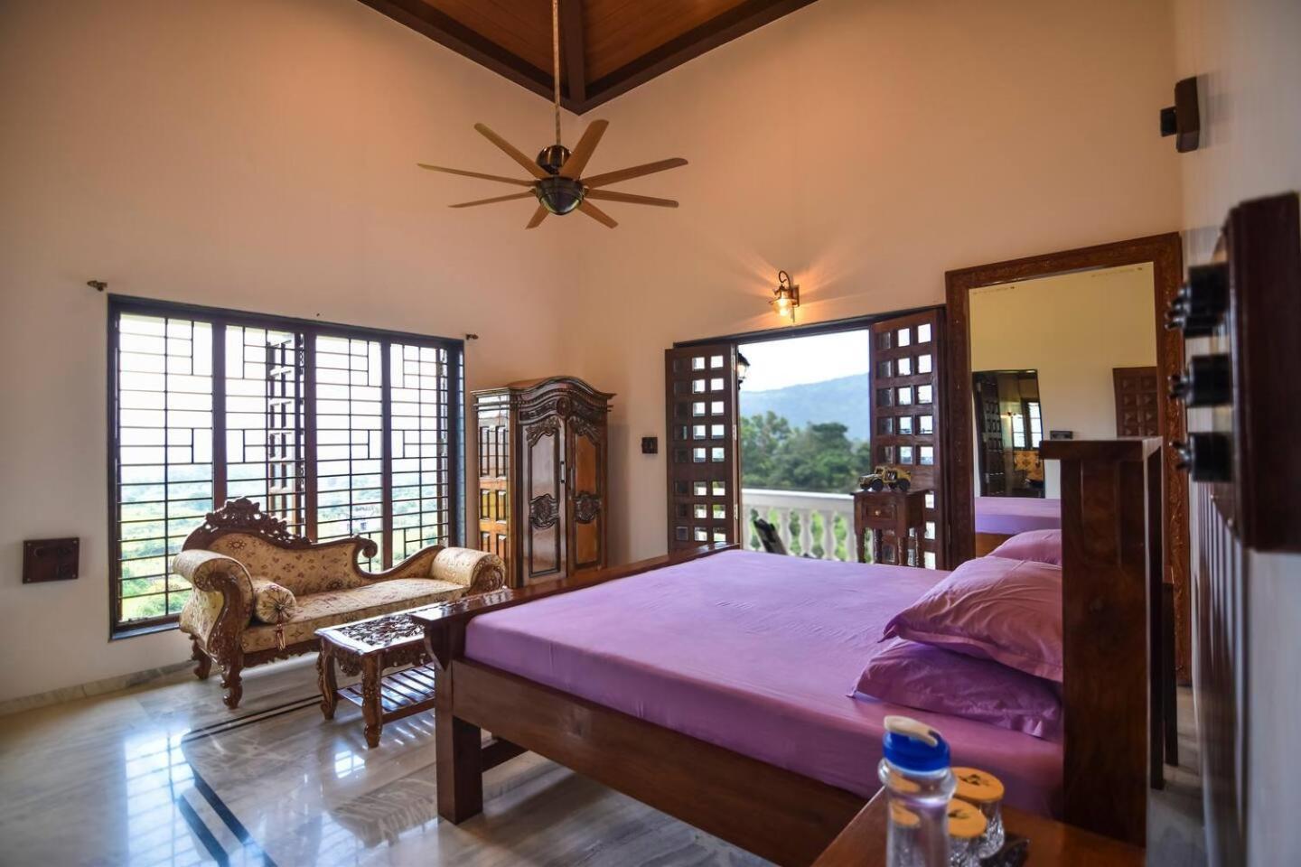 Colonial Pet Friendly 3 Bhk With Outstanding Views
