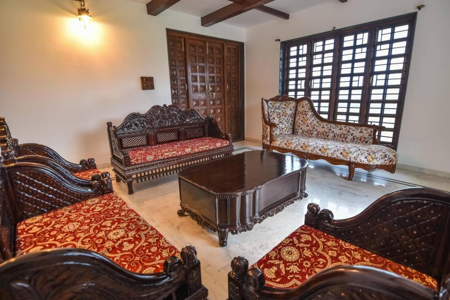 Colonial Pet Friendly 3 Bhk With Outstanding Views Villa *