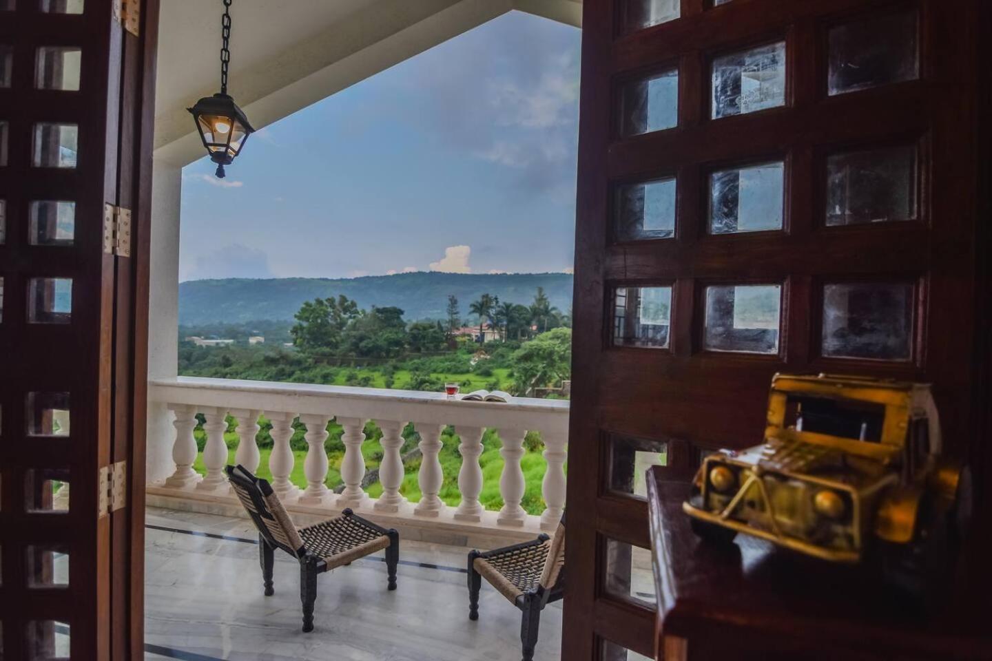 Colonial Pet Friendly 3 Bhk With Outstanding Views *