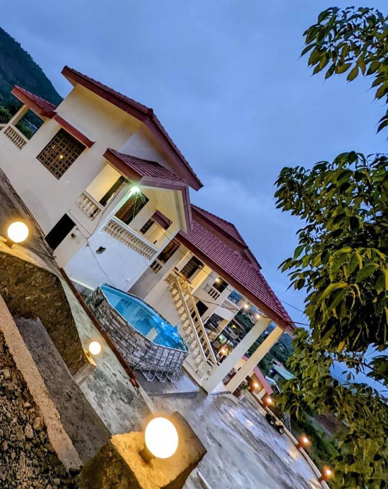 Colonial Pet Friendly 3 Bhk With Outstanding Views Villa *