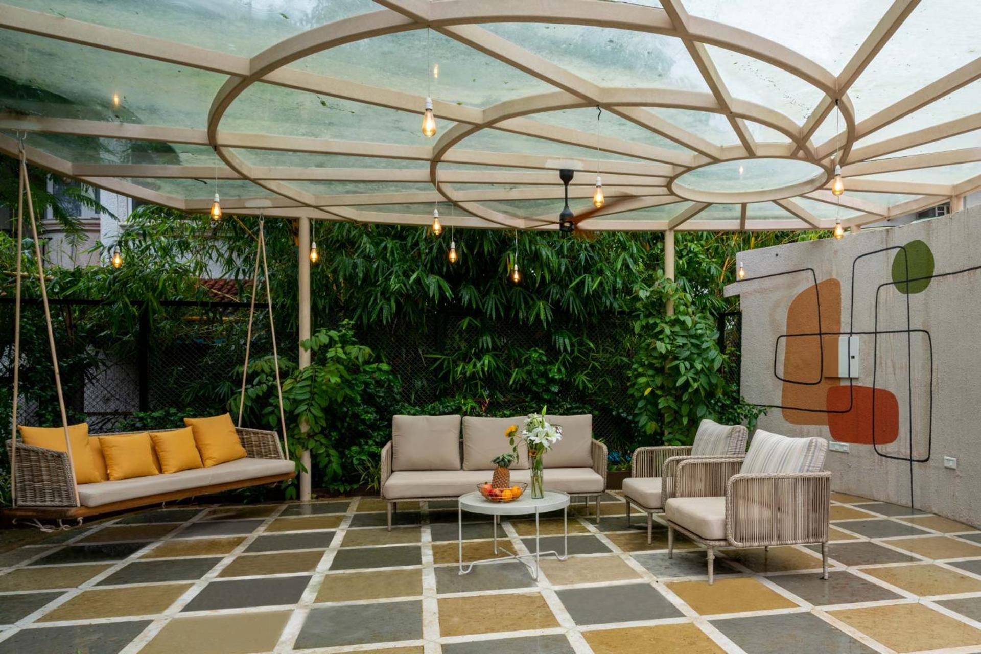 Stayvista's Gulmohar Gardens: Mountain With Heated Pool & Games Lonavala