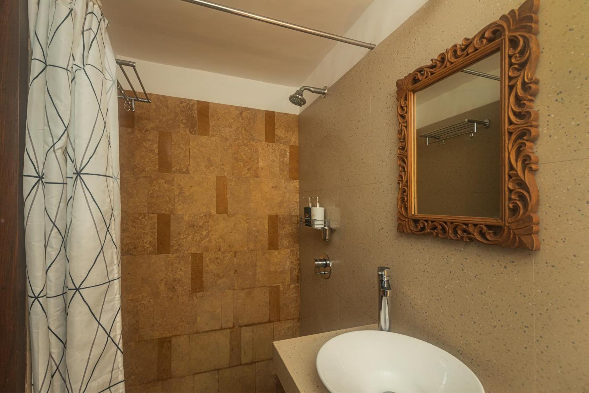 Saffronstays Artica - 2 Bdr Near Fariyas In *