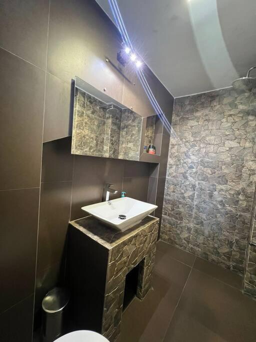 Mount Bungalows-3br Pvtpool Lawn Villa Lonavala