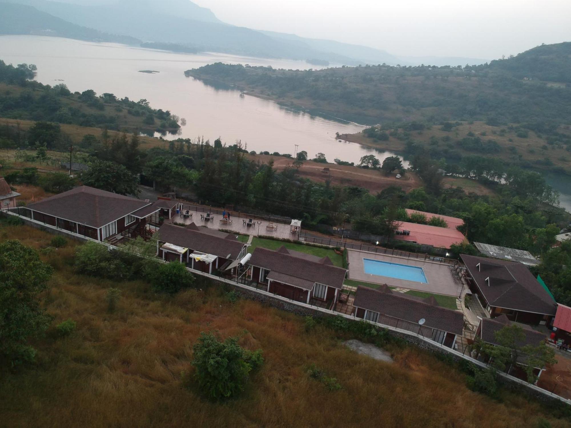 Resort Velvet Resort-near Pawna Lonavala