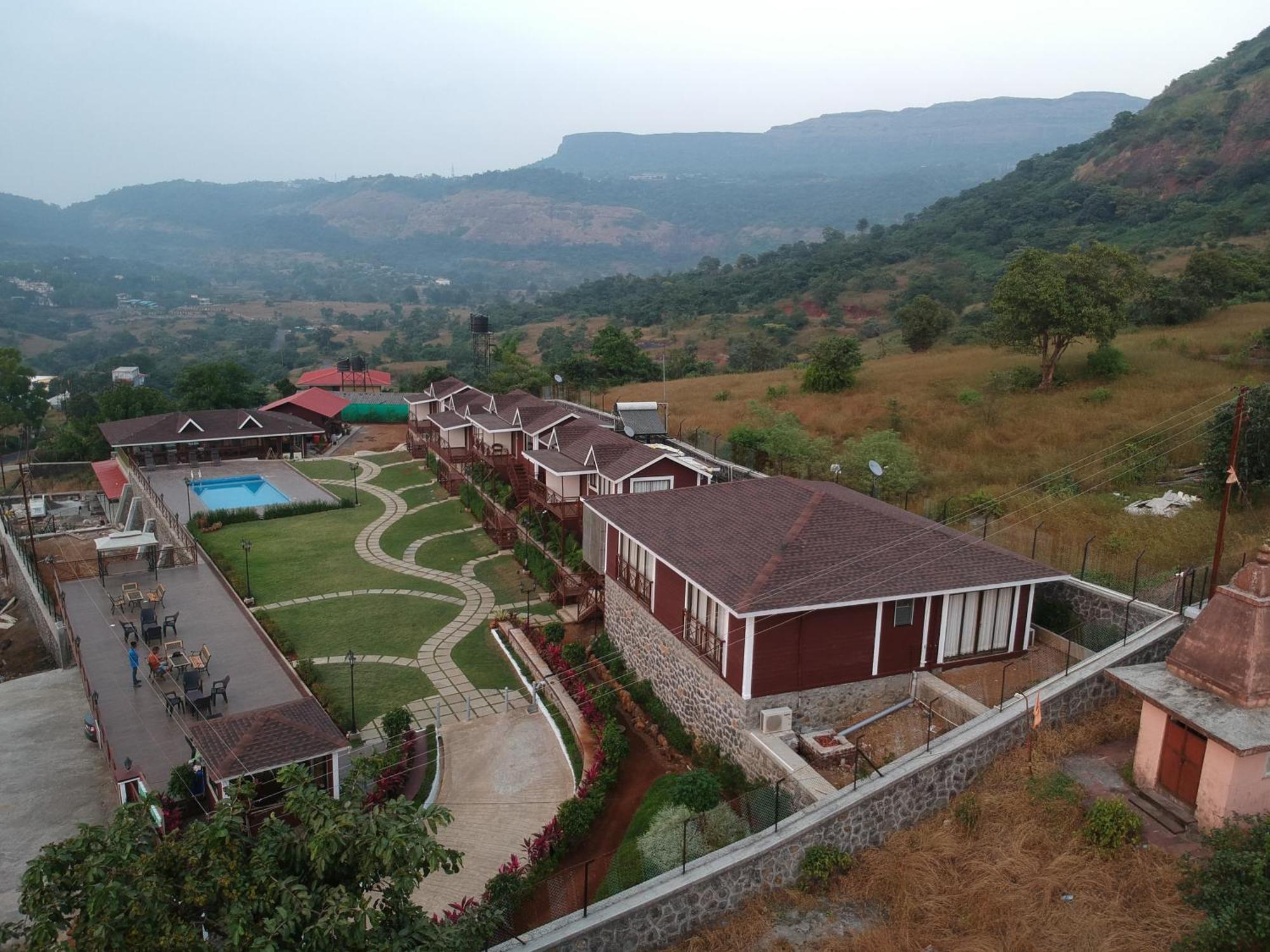 Resort Velvet Resort-near Pawna