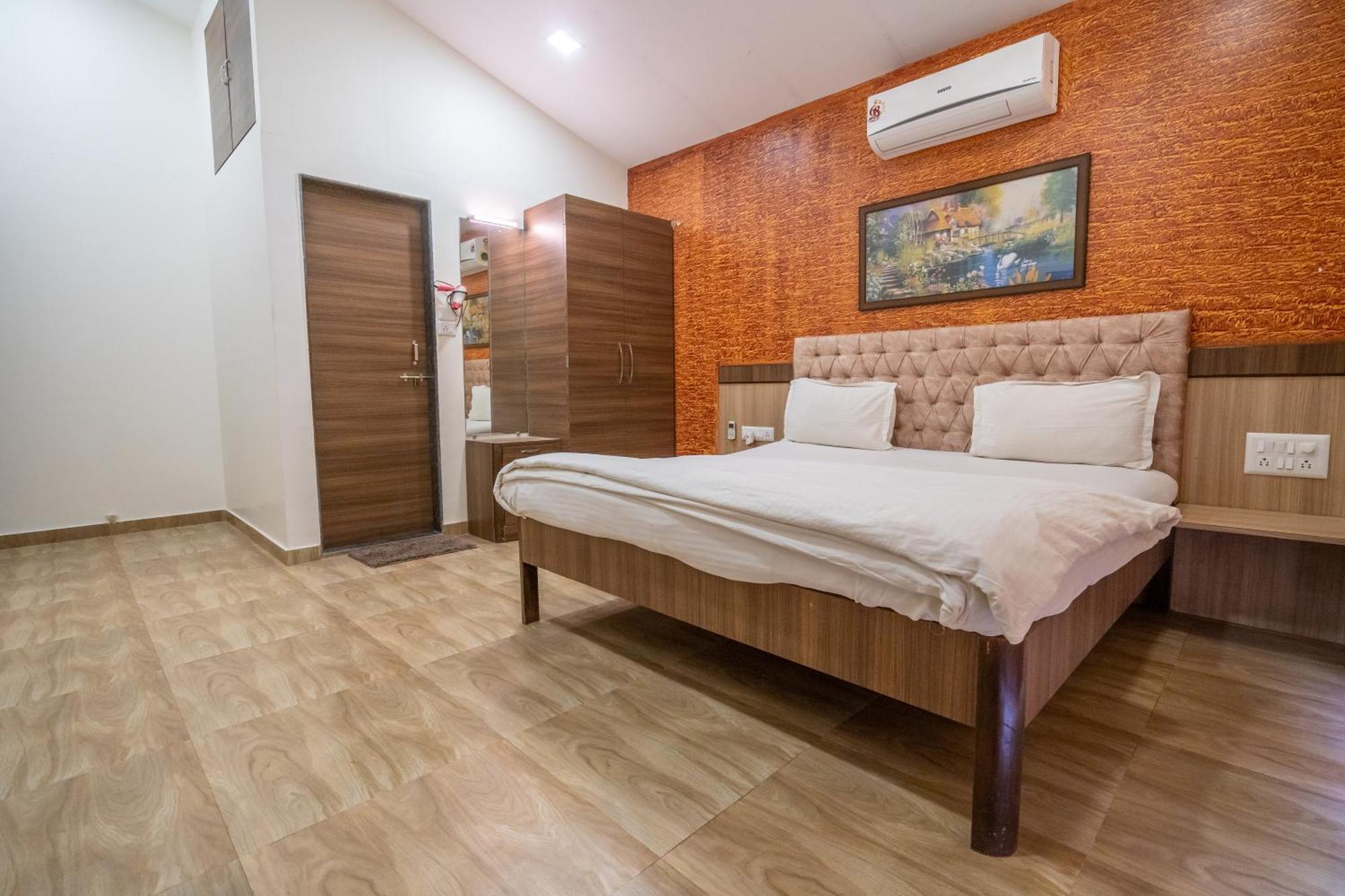 Velvet Resort-near Pawna Resort 3*
