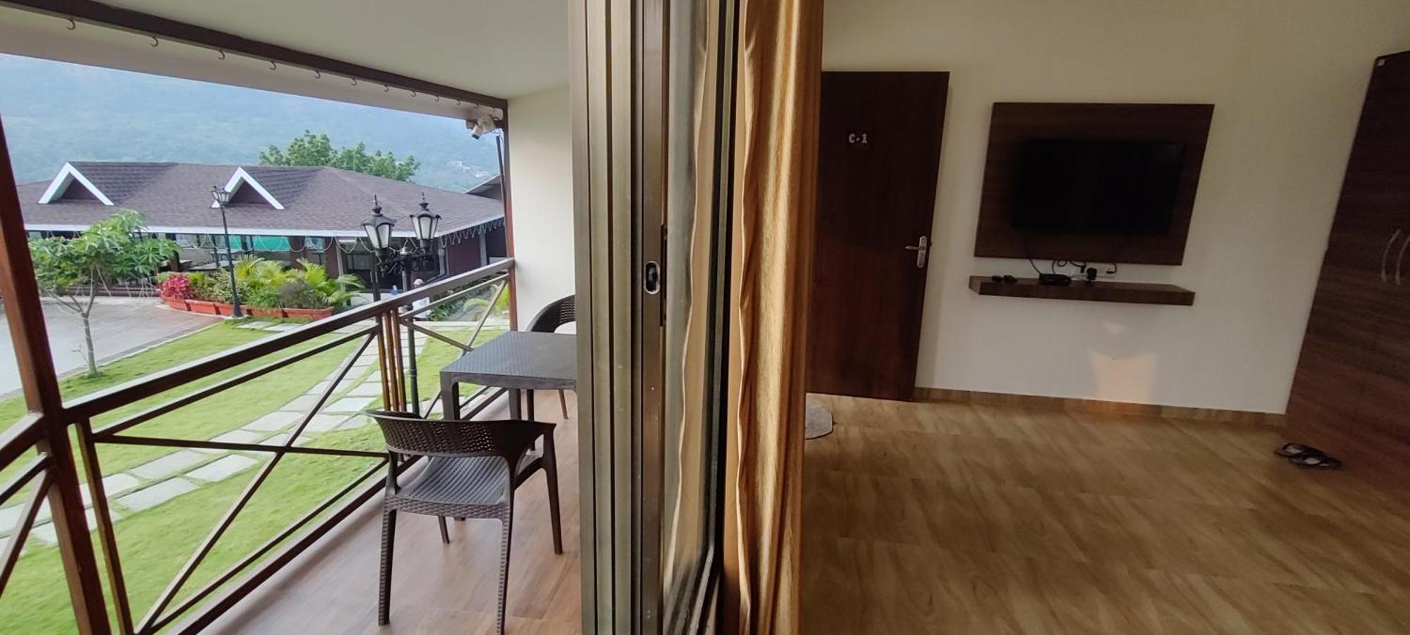 Velvet Resort-near Pawna Resort 3*