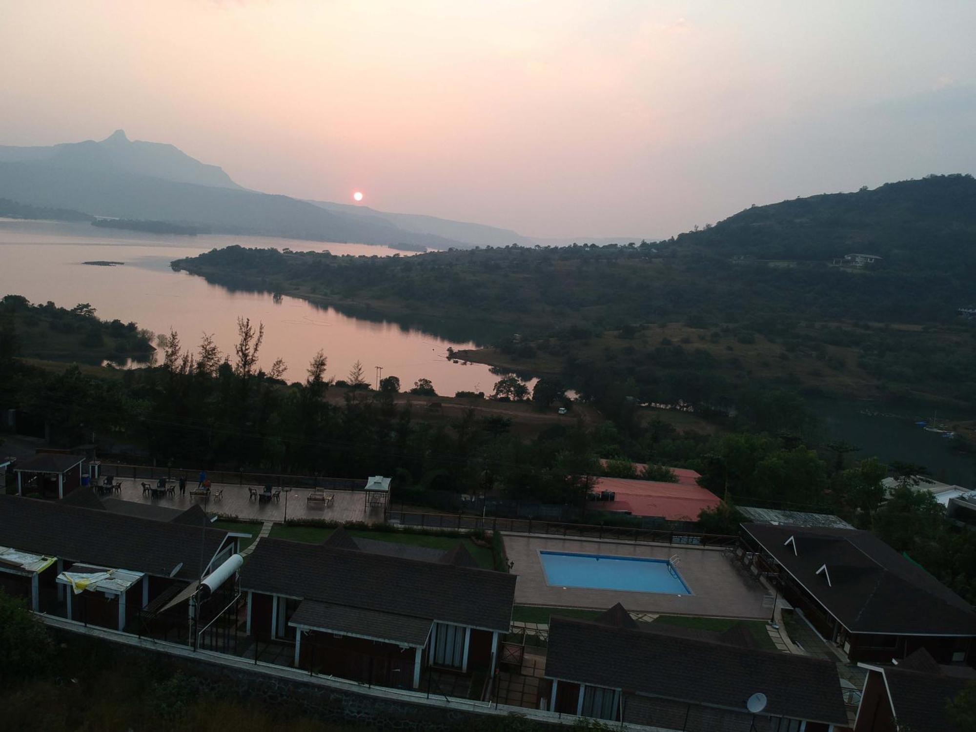 Velvet Resort-near Pawna