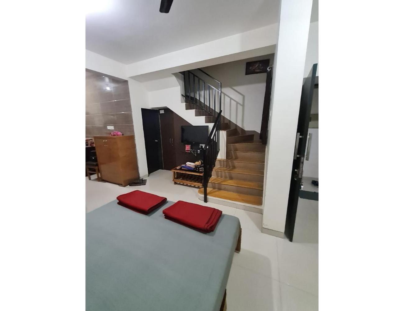 Hempriya Villa, Homestay
