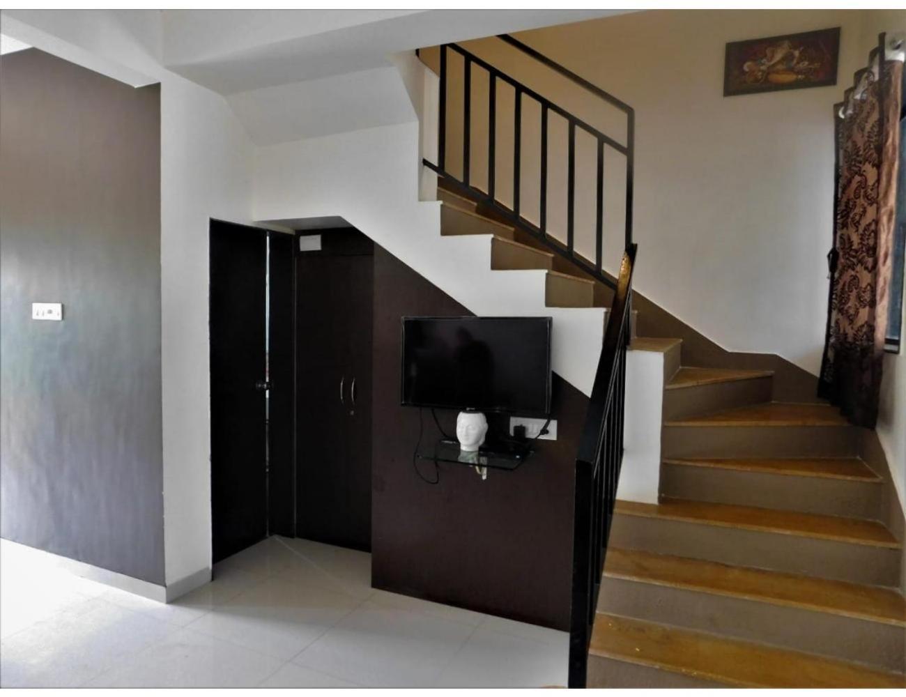 Hempriya Villa, Homestay