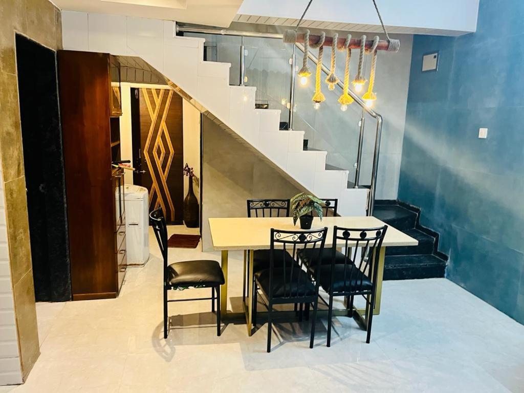 Ivy Goldenhill 3 Bhk With Private Pool,