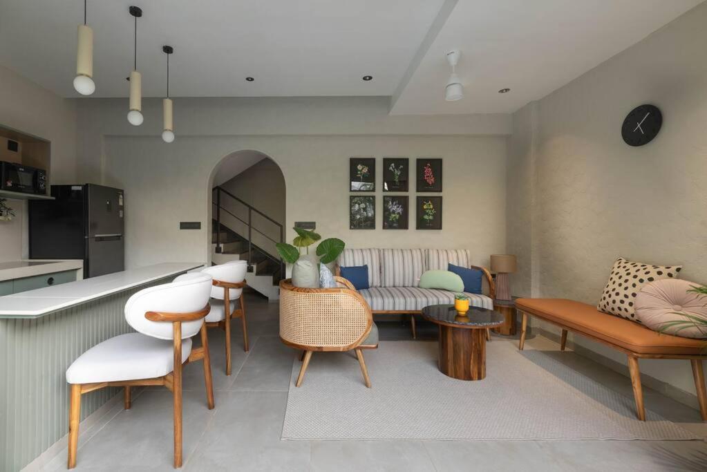 Soam - Theatre Room, Plunge Pool & Jacuzzi * Lonavala
