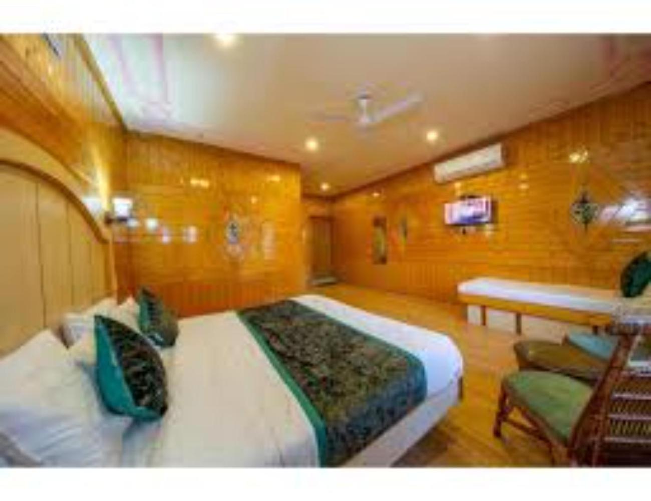 Homestay Hempriya Villa,