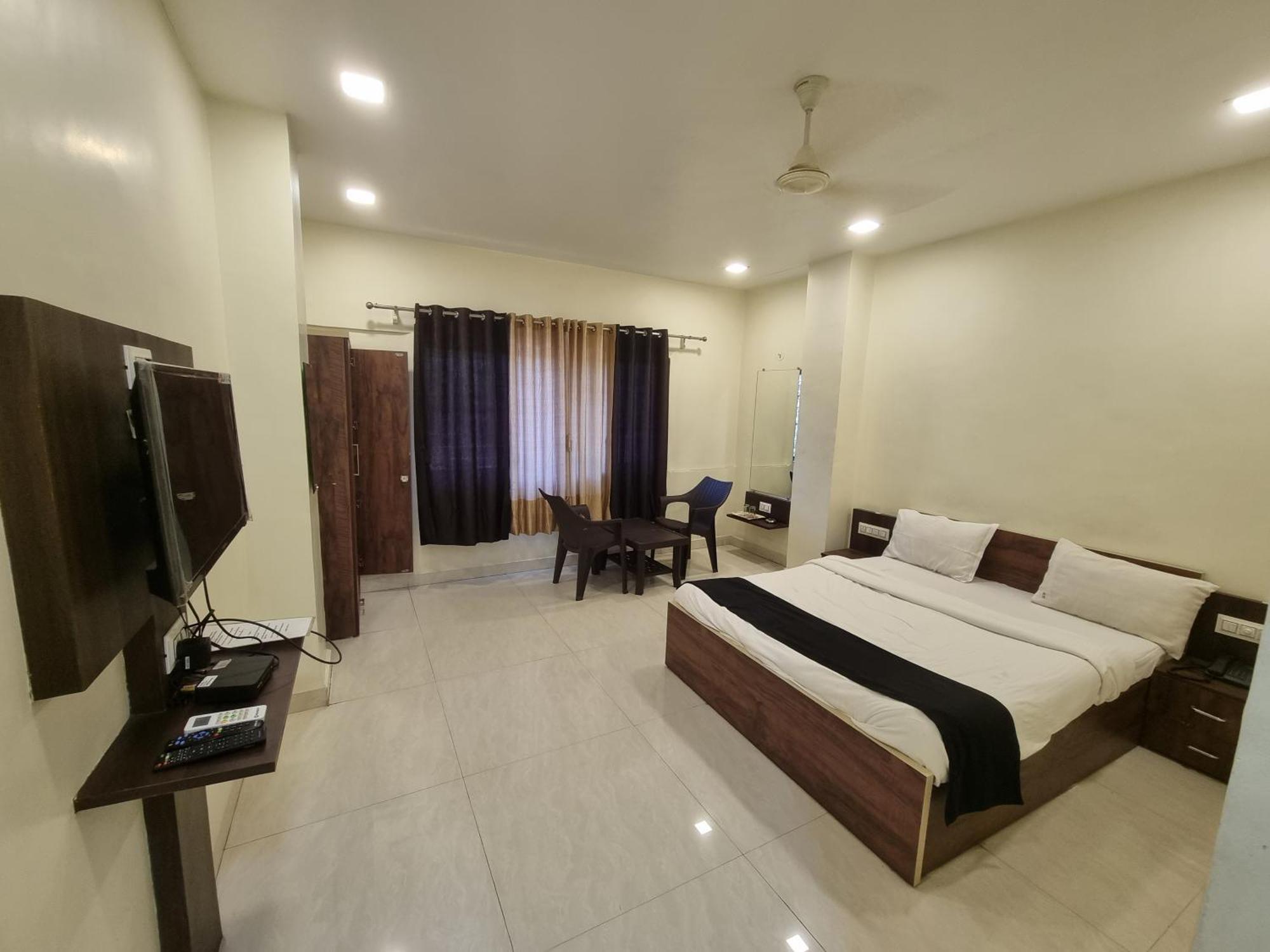 Hotel The Living Space Lonavala