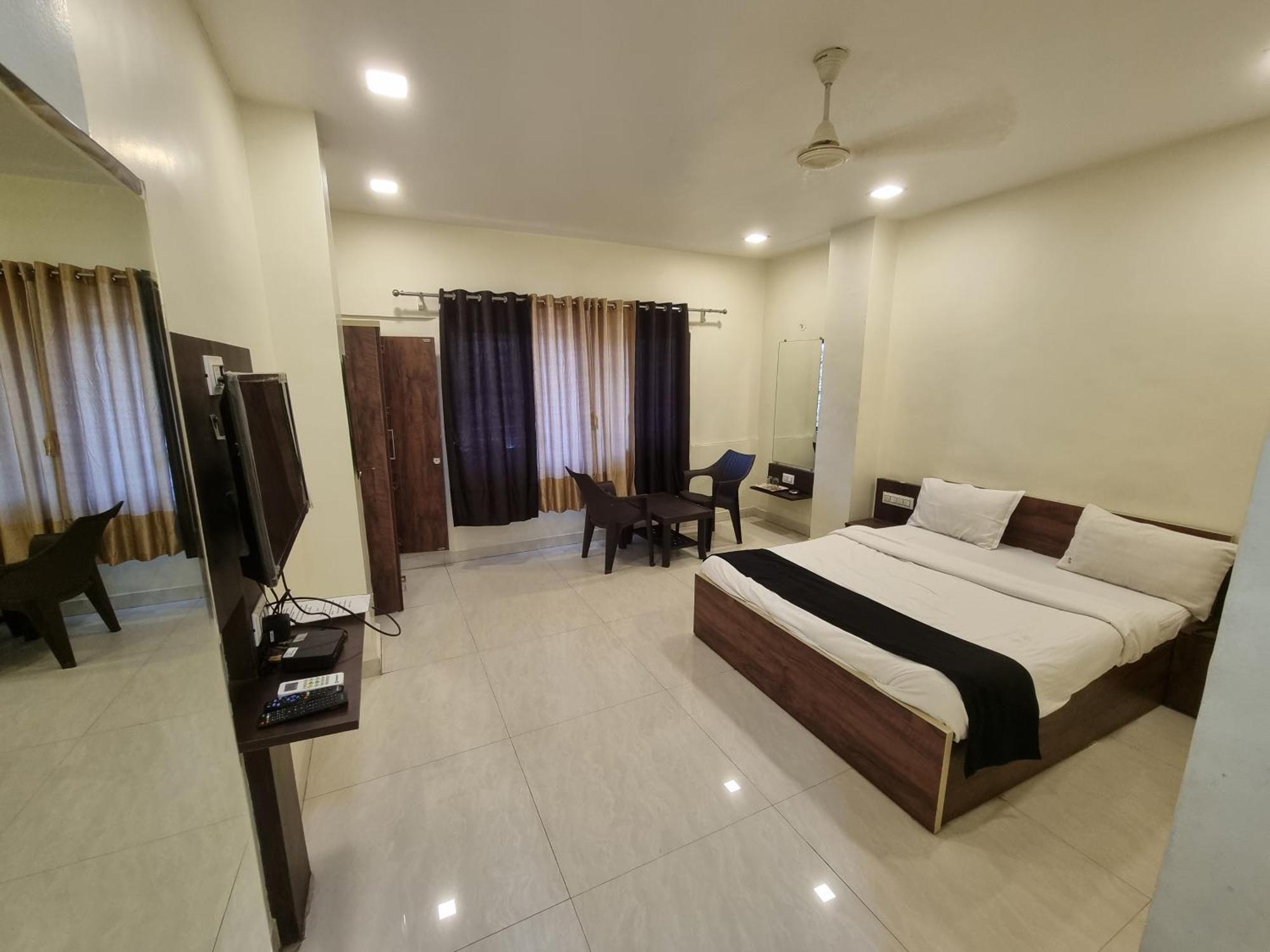 Hotel The Living Space Lonavala