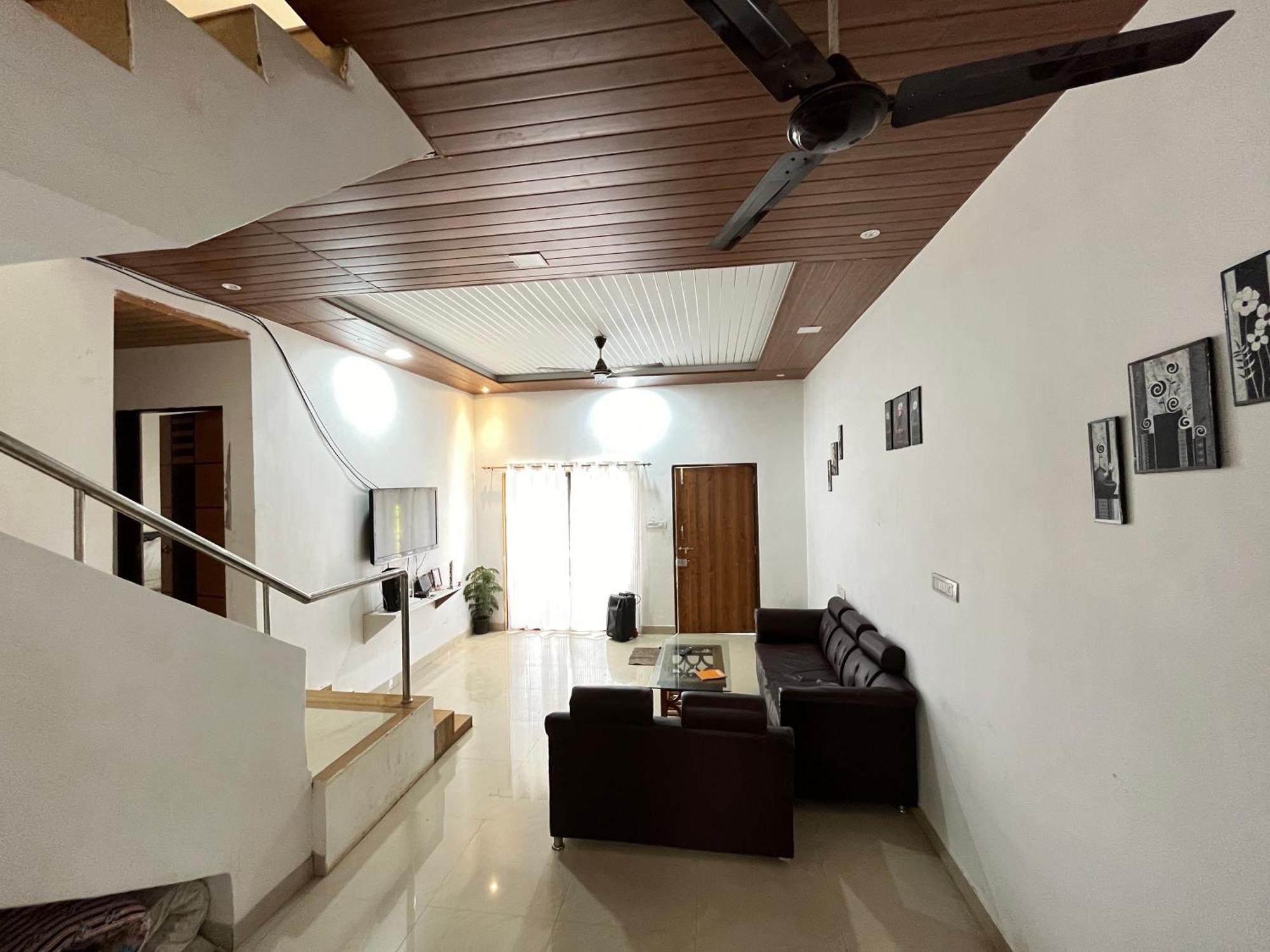 Snooze Villa *