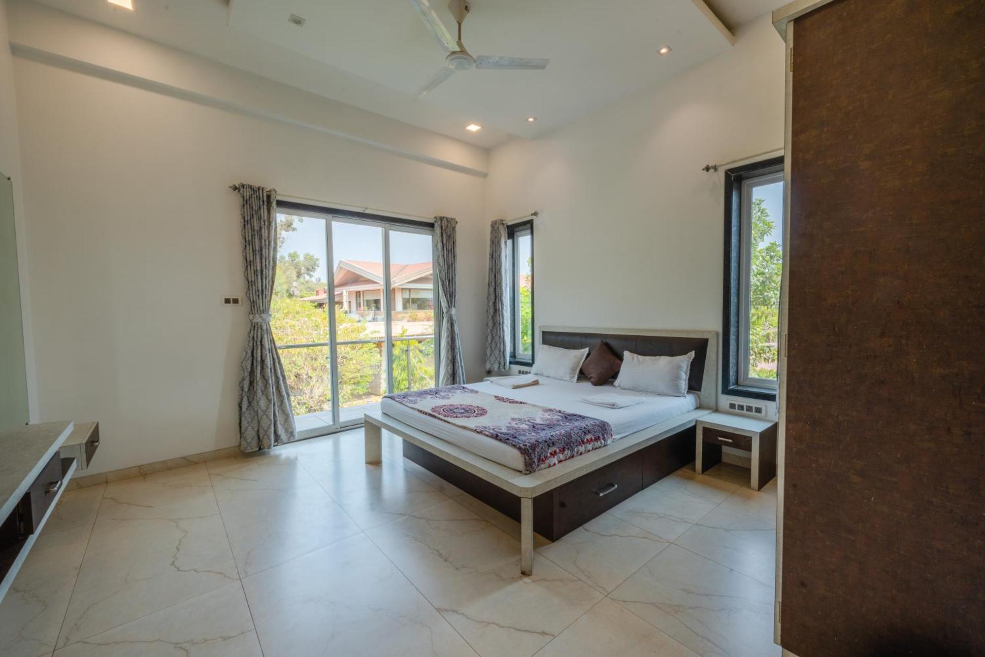 Hill Crest Lonavala 4Bhk *