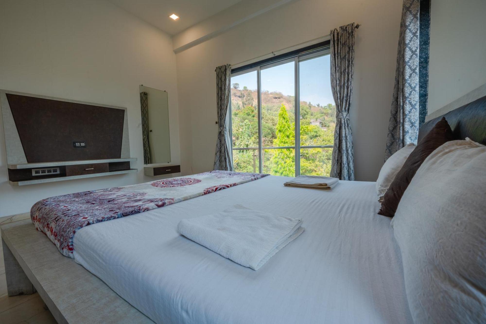 Hill Crest Lonavala 4Bhk * Lonavala