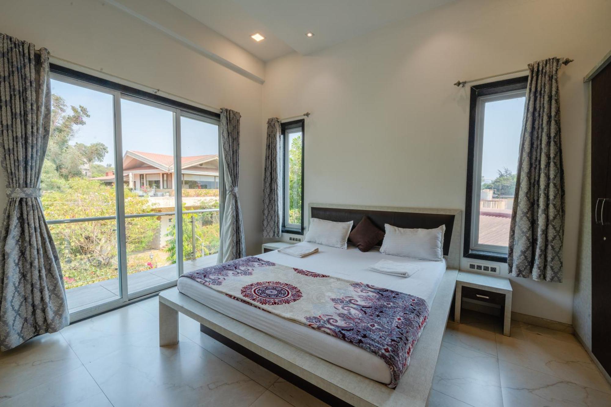 Hill Crest Lonavala 4Bhk Villa *