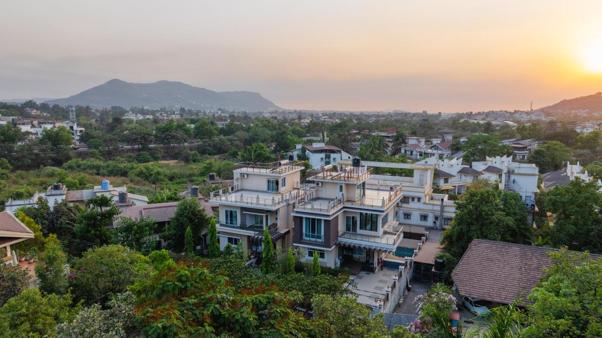 Hill Crest Lonavala 4Bhk Villa *