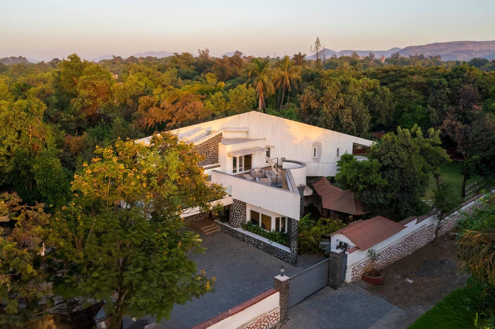 Villa The Grey Medley: Mediterranean Oasis With Pool And Gazebo Lonavala