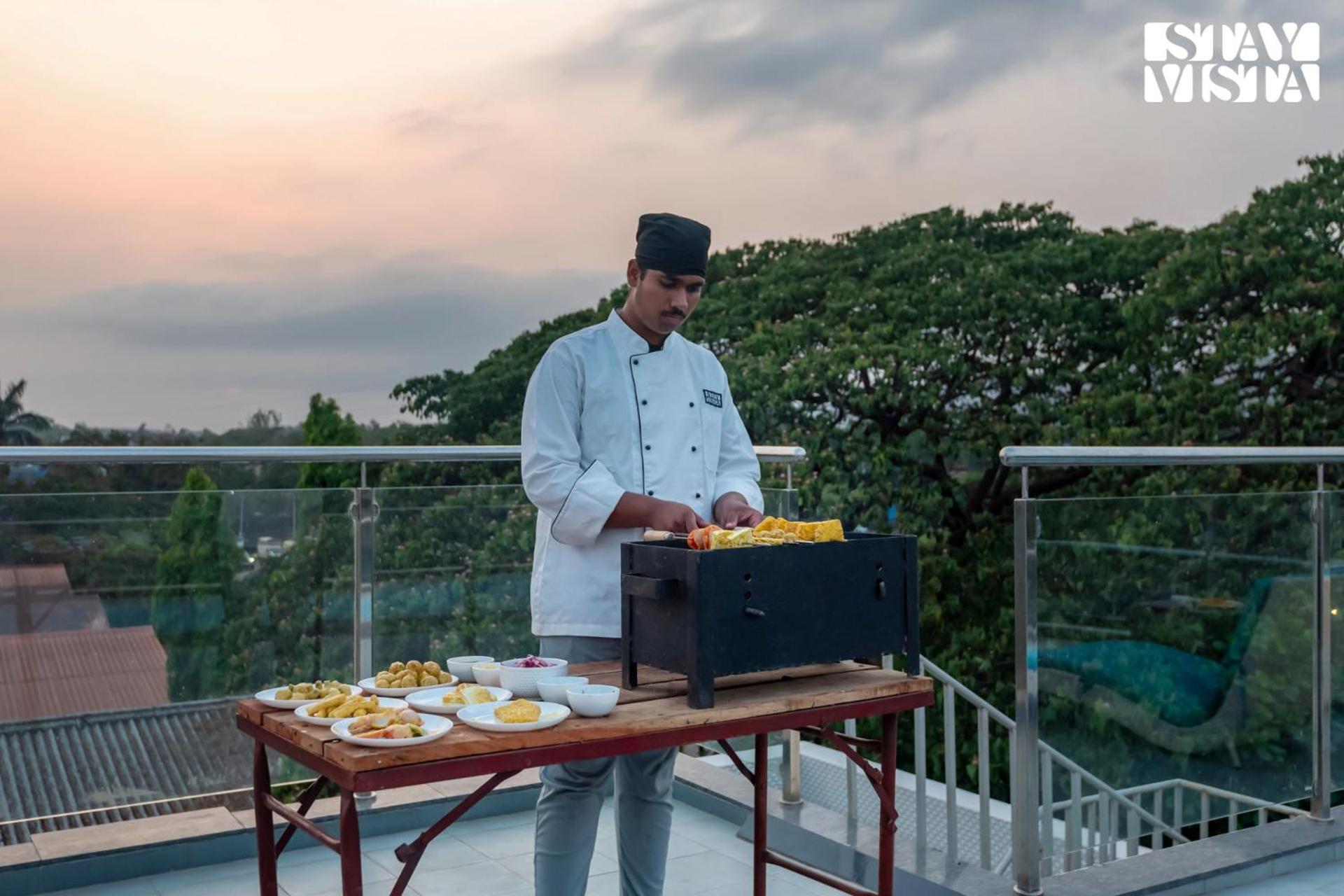 Stayvista At Nova Nest With Rooftop Pool Villa