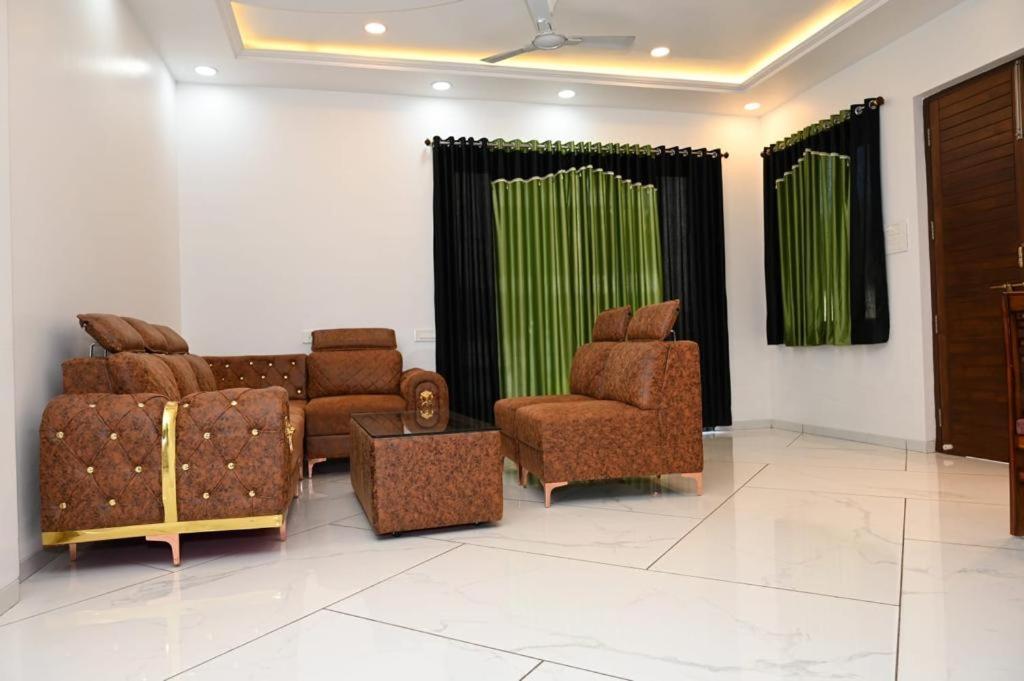 Villa Toll Gate 3 Bhk Luxury Villa's *