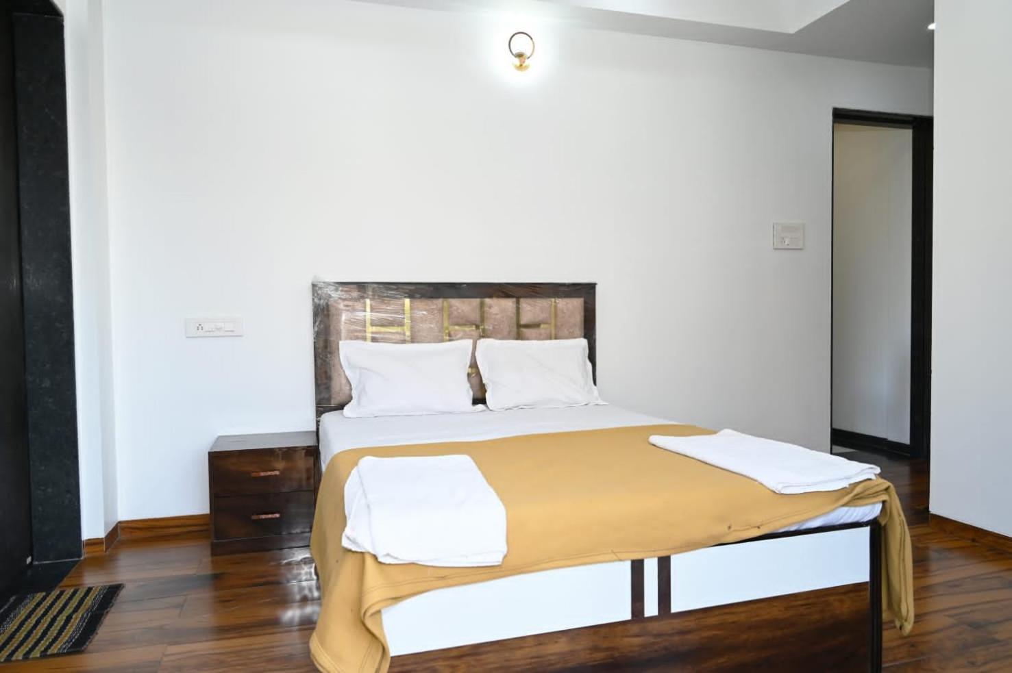 Villa Toll Gate 3 Bhk Luxury Villa's *