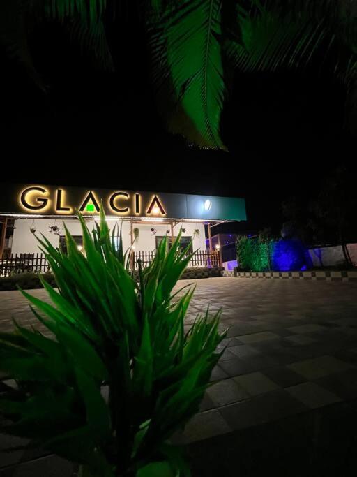 3bhk Glacia With A Private Swimming Pool Near Ekvira Temple *