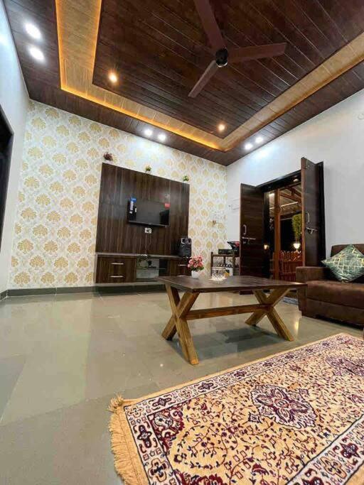 Villa 3bhk Glacia With A Private Swimming Pool Near Ekvira Temple *