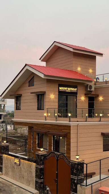 Mount Retreat 4bhk Big Indoor Party Pool Villa