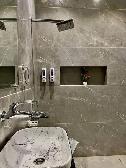 Villa Mount Retreat 4bhk Big Indoor Party Pool