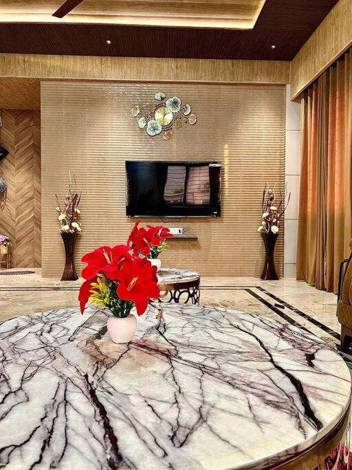 Mount Retreat 4bhk Big Indoor Party Pool Villa