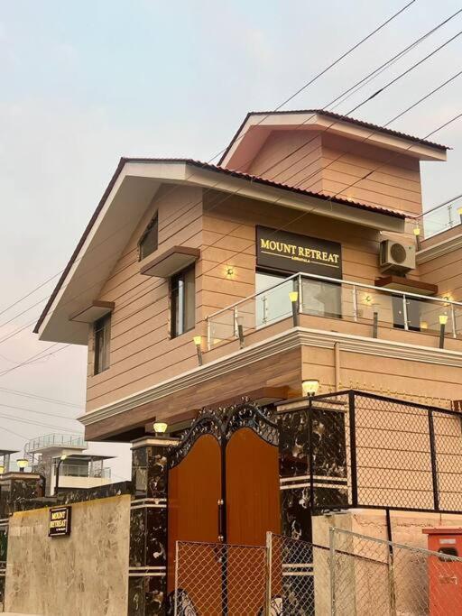 Villa Mount Retreat 4bhk Big Indoor Party Pool *