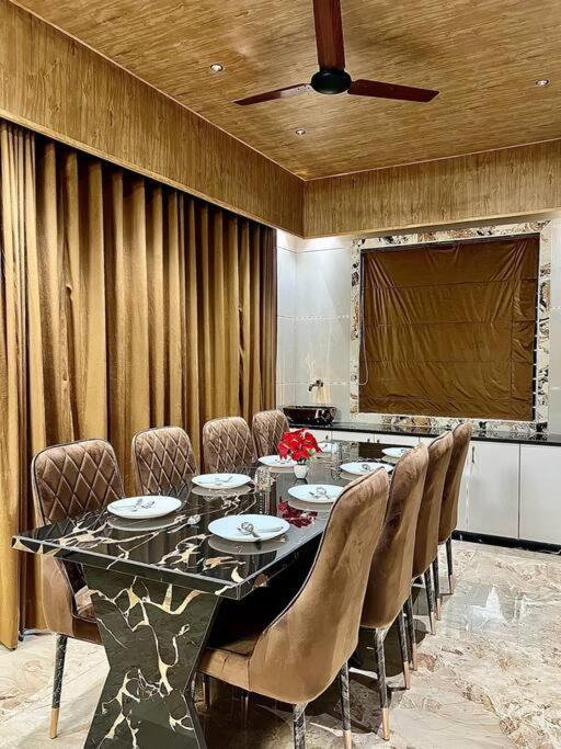 Mount Retreat 4bhk Big Indoor Party Pool *