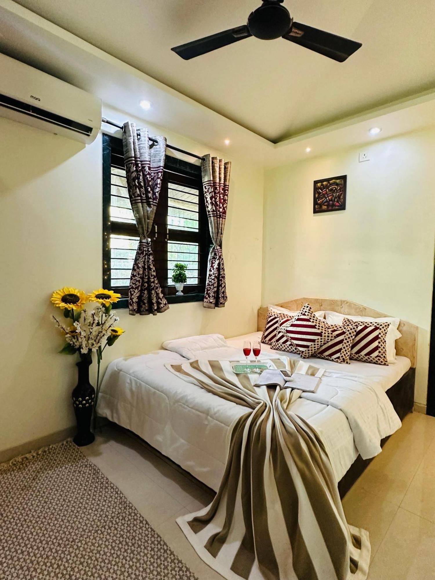 Lifeline - Exclusive 2bhk Taraangan Farm With Huge Private Pool And Lawn Area * Lonavala