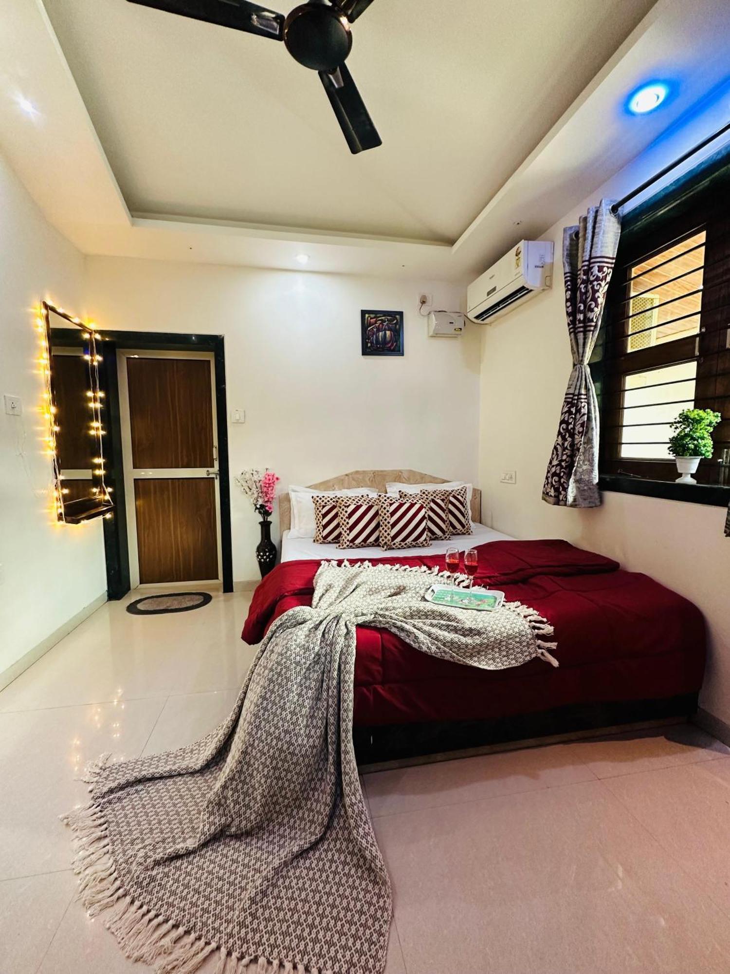 Villa Lifeline - Exclusive 2bhk Taraangan Farm With Huge Private Pool And Lawn Area Lonavala