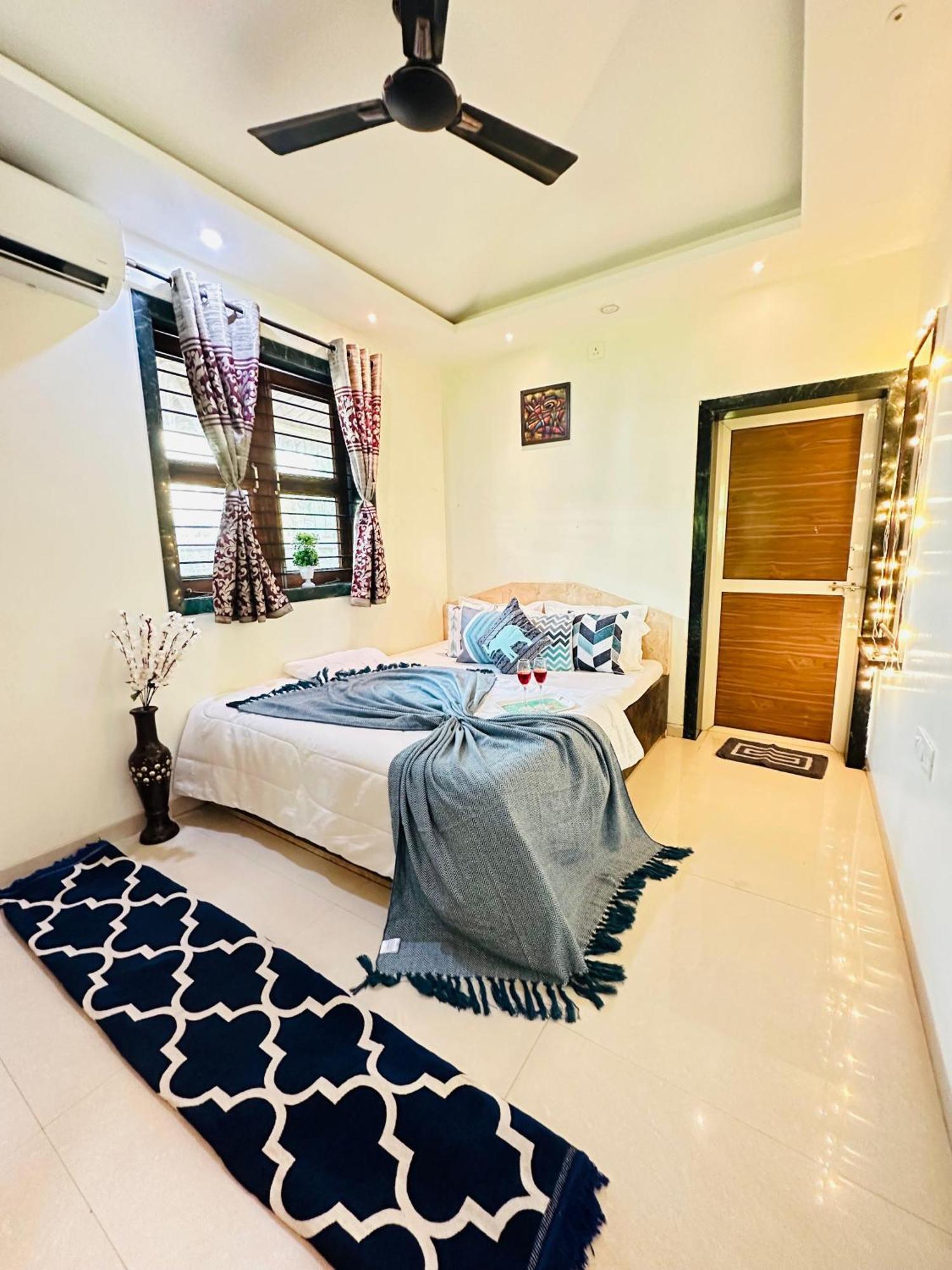 Lifeline - Exclusive 2bhk Taraangan Farm With Huge Private Pool And Lawn Area Lonavala