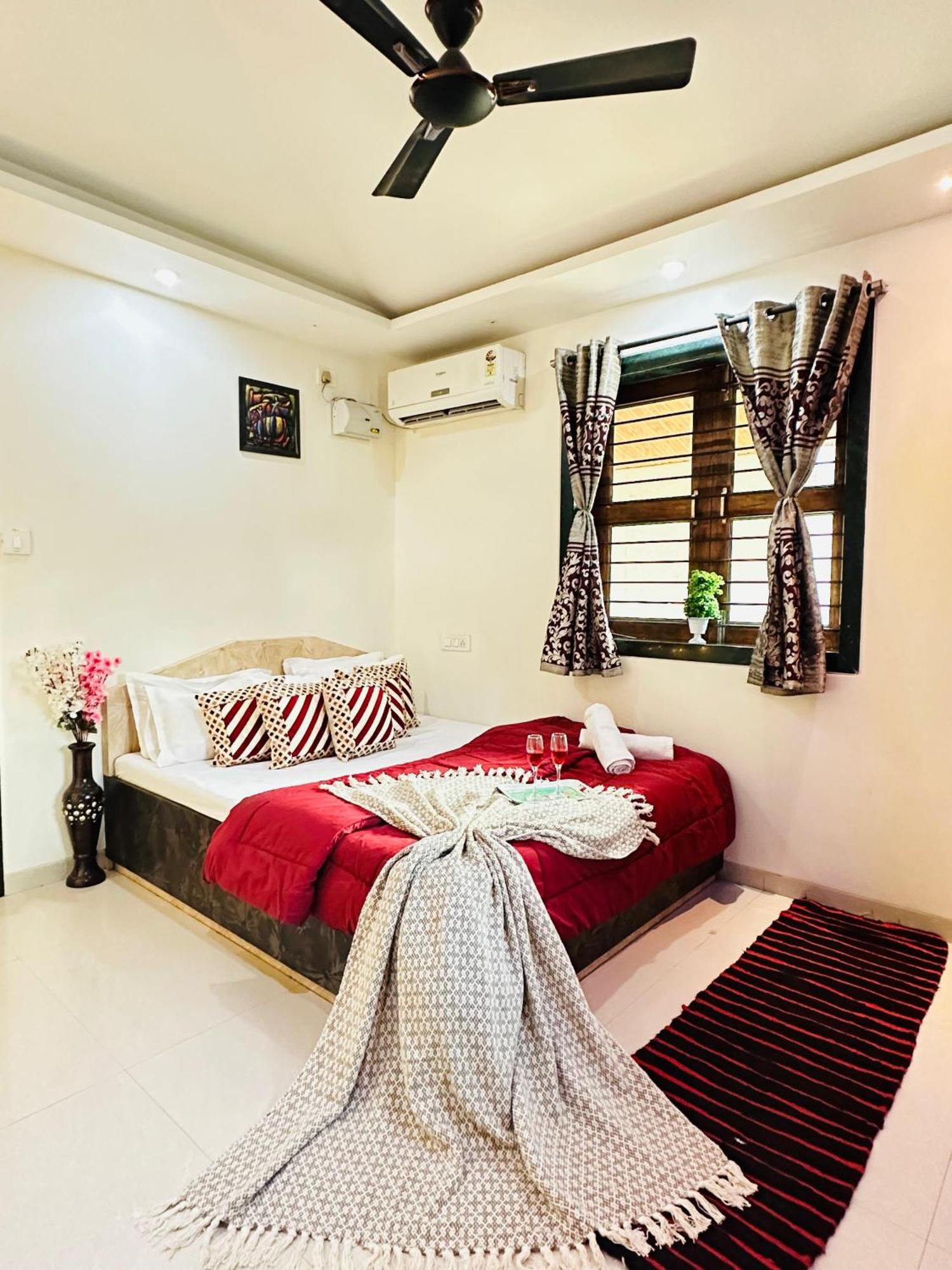 Villa Lifeline - Exclusive 2bhk Taraangan Farm With Huge Private Pool And Lawn Area