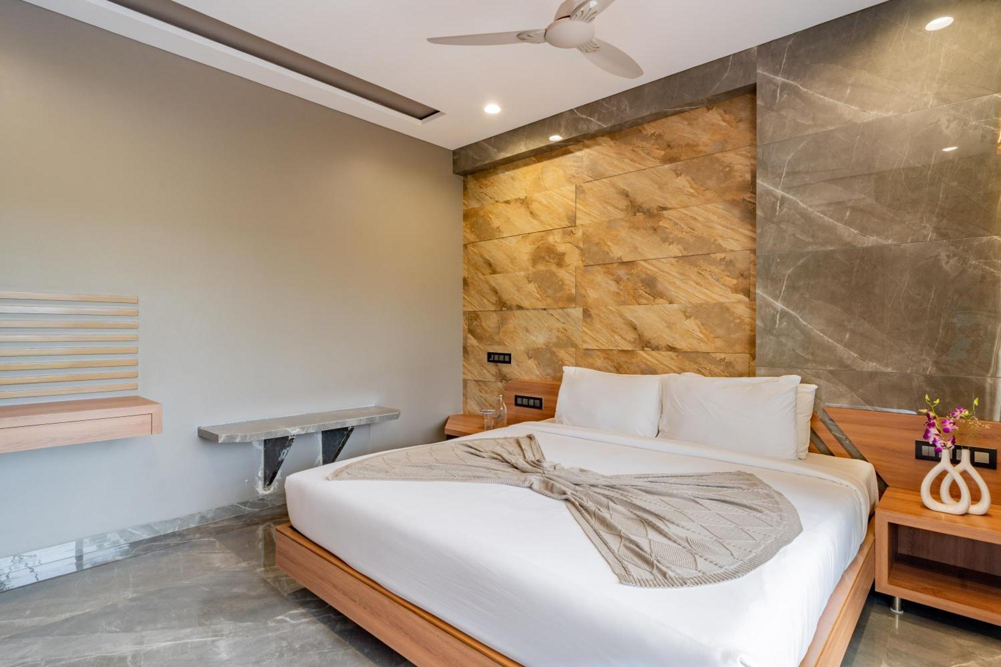 Alaya - Imperial Calista 4bhk Near Khandala Hills